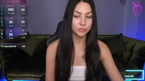 elisevelour online show from November 19, 2:27 pm