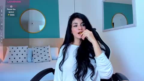 Snapshot of elissa_iris chatting on March 11, 5:02 am E L I S S A online show from March 11, 5:02 am