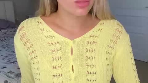 Stephanie online show from August 4, 4:14 pm