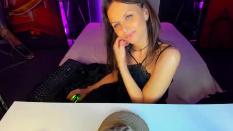 Elizabethangel online show from December 12, 1:43 am