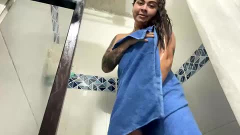 Snapshot of elizabeth_martinez98 chatting on February 25, 9:58 pm Elizabeth Martinez online show from February 25, 9:58 pm