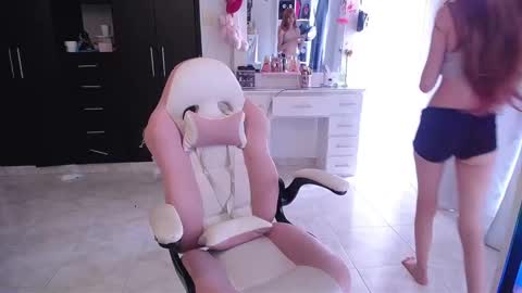 Snapshot of elizabeth_rose02 chatting on September 22, 4:44 pm Elizabeth online show from September 22, 4:44 pm