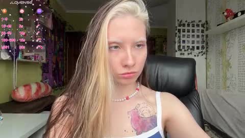elizabethh_brown online show from March 25, 9:05 am