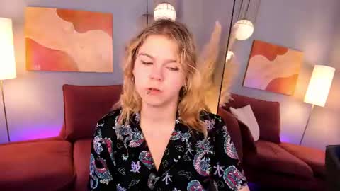 Elizabeth online show from July 30, 5:52 am