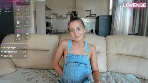 Snapshot of elizsweet chatting on September 10, 3:02 pm Eliz online show from September 10, 3:02 pm