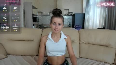 Snapshot of elizsweet chatting on March 4, 9:07 am Eliz online show from March 4, 9:07 am