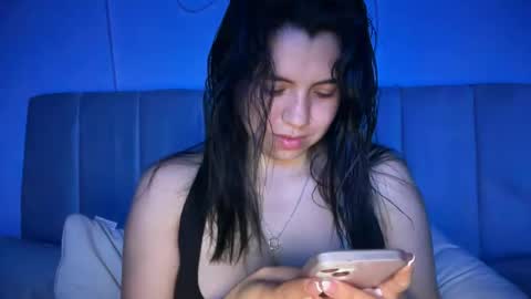 Snapshot of ella_aq chatting on September 19, 5:11 am Ella online show from September 19, 5:11 am