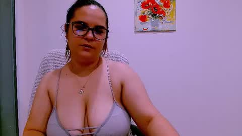 Ella  online show from July 22, 5:59 pm