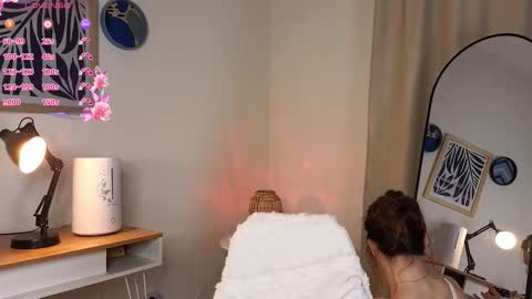 ella_mental online show from March 1, 4:00 pm