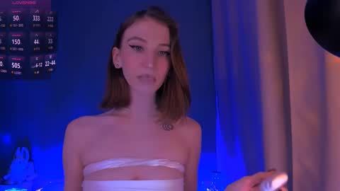 ellaamber online show from October 21, 5:45 am