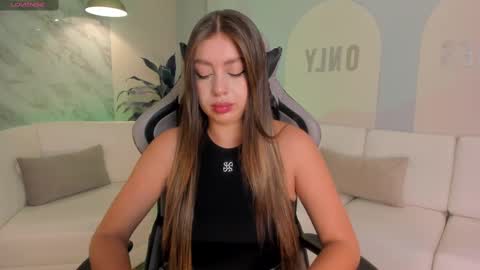 Snapshot of ellaclark chatting on March 8, 6:26 pm EllaClark online show from March 8, 6:26 pm