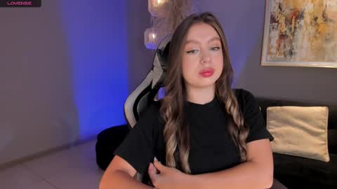 Snapshot of ellaclark chatting on March 3, 7:28 pm EllaClark online show from March 3, 7:28 pm