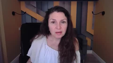 EllaLongs online show from February 2, 12:45 pm