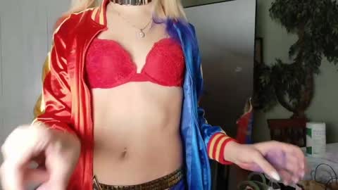 ellalowe online show from May 11, 1:01 am