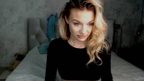 ellamilla online show from July 2, 12:54 pm