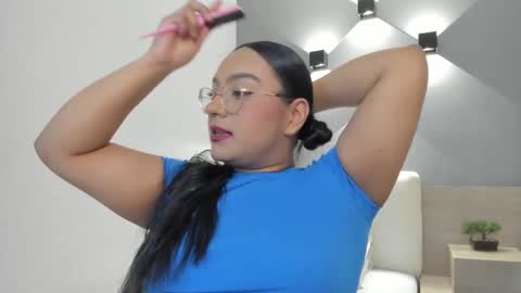 Ella online show from November 4, 12:39 pm