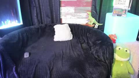 ELLE online show from October 18, 8:35 pm