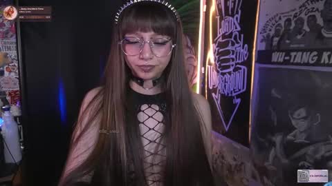 Snapshot of elle_uwu chatting on October 3, 10:18 pm follow me on instagram . online show from October 3, 10:18 pm