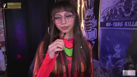 Snapshot of elle_uwu chatting on October 5, 10:39 pm follow me on instagram . online show from October 5, 10:39 pm