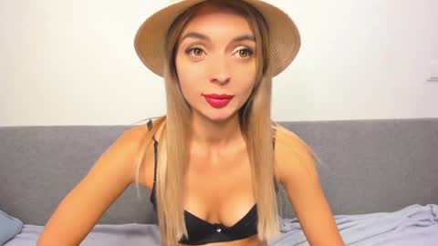 Snapshot of ellen_flow chatting on February 20, 8:58 pm ellen_flow online show from February 20, 8:58 pm