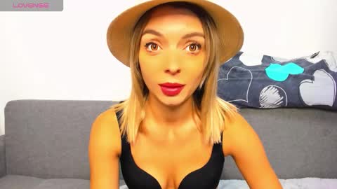 ellen_flow online show from October 21, 10:24 pm