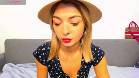 Snapshot of ellen_flow chatting on October 19, 6:34 pm ellen_flow online show from October 19, 6:34 pm