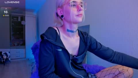 Ellie online show from May 11, 2:56 pm