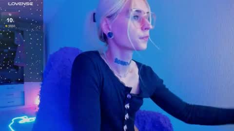 Ellie online show from August 2, 3:14 pm