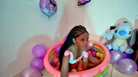 ellie_cute7 online show from June 15, 7:39 pm