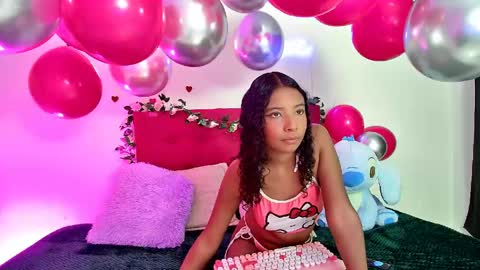 ellie_cute7 online show from June 8, 7:59 pm
