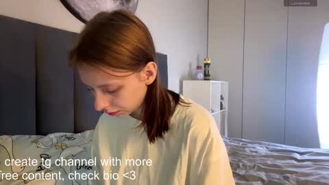 Snapshot of ellie_hollow chatting on October 18, 7:12 am Ellie online show from October 18, 7:12 am