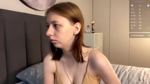 Snapshot of ellie_hollow chatting on September 24, 7:37 am Ellie online show from September 24, 7:37 am