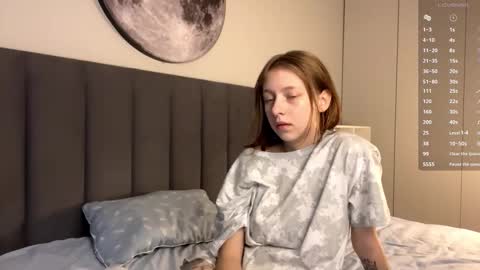 Snapshot of ellie_hollow chatting on September 20, 7:11 am Ellie online show from September 20, 7:11 am