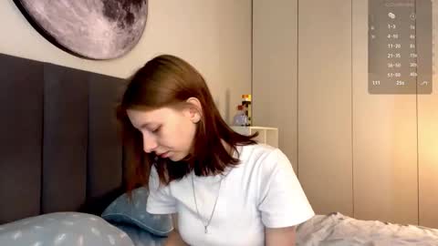 Snapshot of ellie_hollow chatting on September 14, 7:10 am Ellie online show from September 14, 7:10 am