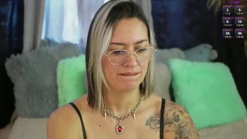 Snapshot of ellie_ramos chatting on September 21, 2:10 pm Ellie Ramos online show from September 21, 2:10 pm