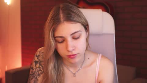 elliecutes online show from September 16, 9:23 am