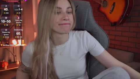 elliecutes online show from April 13, 8:40 am