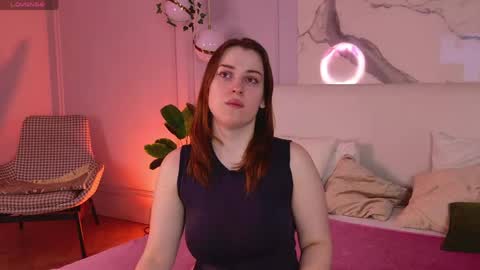 elliegarson__ online show from May 6, 5:08 pm