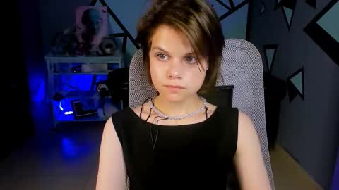 elliemurler online show from October 25, 1:44 pm