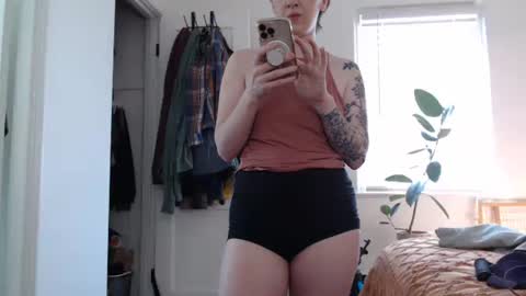 Ellie Rowyn online show from March 20, 9:20 pm