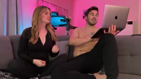 ellieveil online show from April 21, 4:52 am