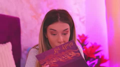 EllinaNuria online show from March 18, 5:46 am