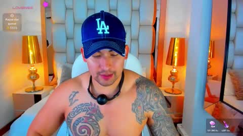 E L L I O T    V E L E Z online show from February 3, 8:35 pm