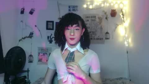 Snapshot of ellis_flowers chatting on October 22, 10:11 pm . online show from October 22, 10:11 pm