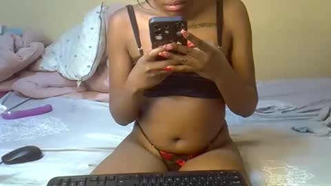 Snapshot of elllanna chatting on September 18, 9:52 pm elllanna online show from September 18, 9:52 pm