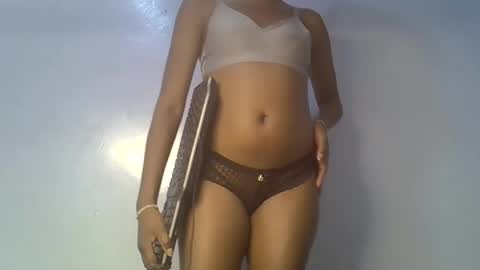 Snapshot of elllanna chatting on February 23, 12:30 am elllanna online show from February 23, 12:30 am