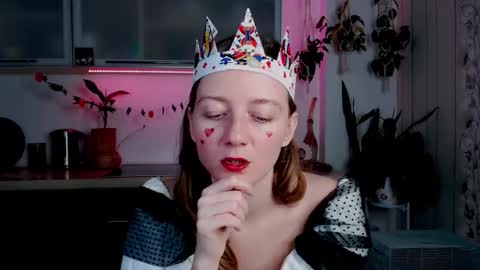 Snapshot of elly_helly chatting on October 31, 8:20 pm elly_helly online show from October 31, 8:20 pm