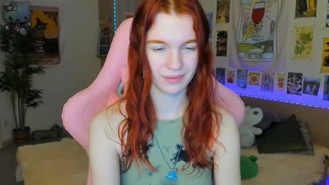 Snapshot of elly_milas chatting on February 9, 8:32 am Elly Fansly online show from February 9, 8:32 am