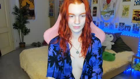 Snapshot of elly_milas chatting on December 2, 3:20 pm Elly Fansly online show from December 2, 3:20 pm