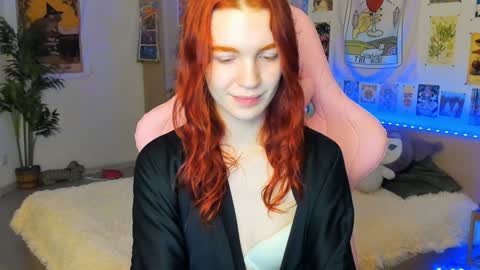 Snapshot of elly_milas chatting on December 10, 5:39 am Elly Fansly online show from December 10, 5:39 am